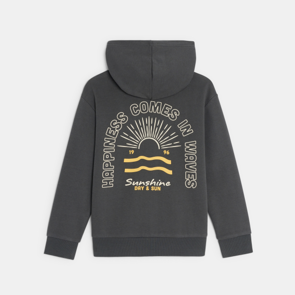 سويت شيرت رمادي غامق للأولاد بغطاء للرأس بنقشة من الأمام والظهر